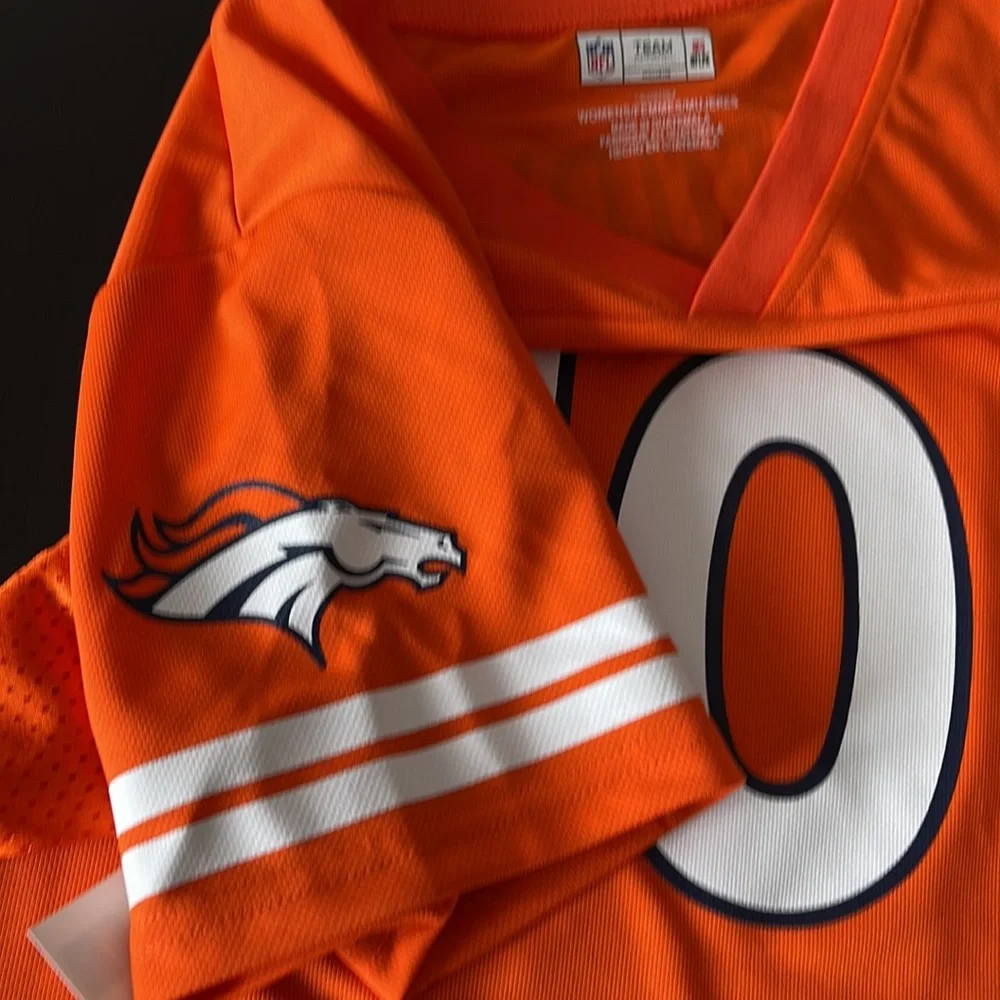 New Women’s Bronco Jersey - Picture 5 of 5